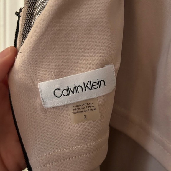Gorgeous Calvin Klein lace dress! Size 2 - excellent condition! - Picture 9 of 10